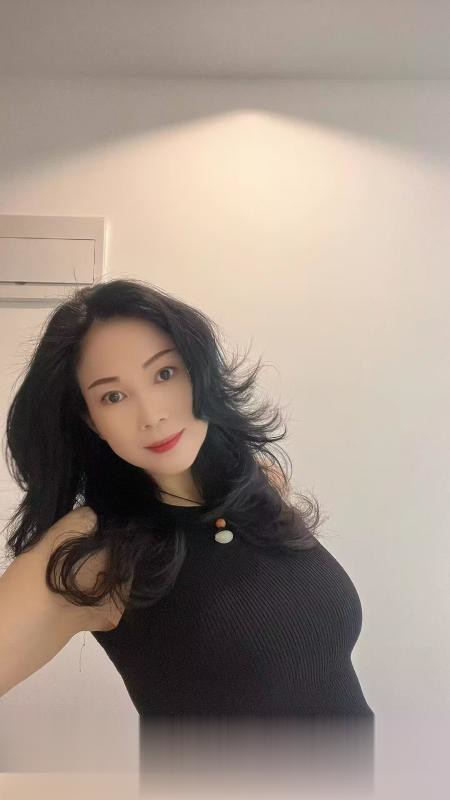重庆-江北观音桥丰满少妇有舔脚-2.jpg