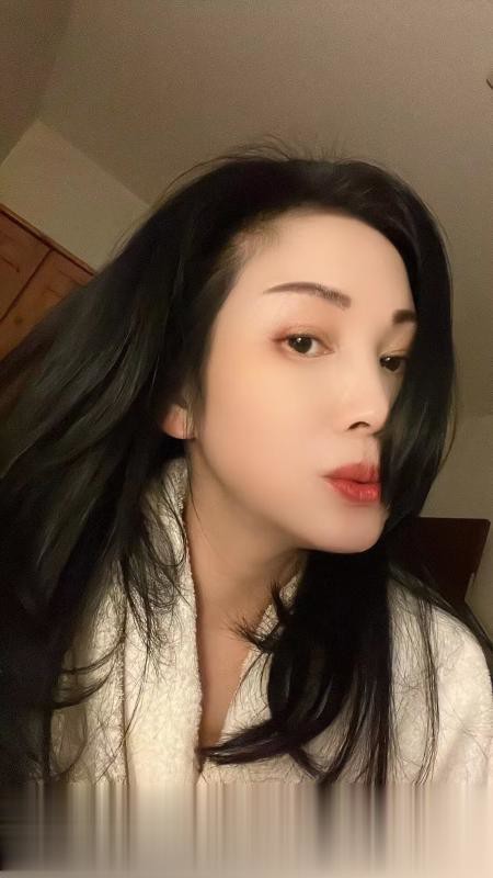 重庆-江北观音桥丰满少妇有舔脚-1.jpg